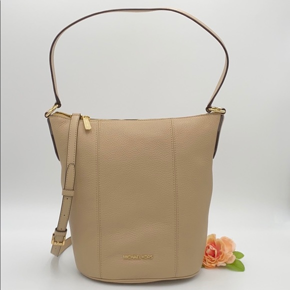 MICHAEL KORS BROOKE MEDIUM BUCKET MESSENGER - Picture 12 of 16